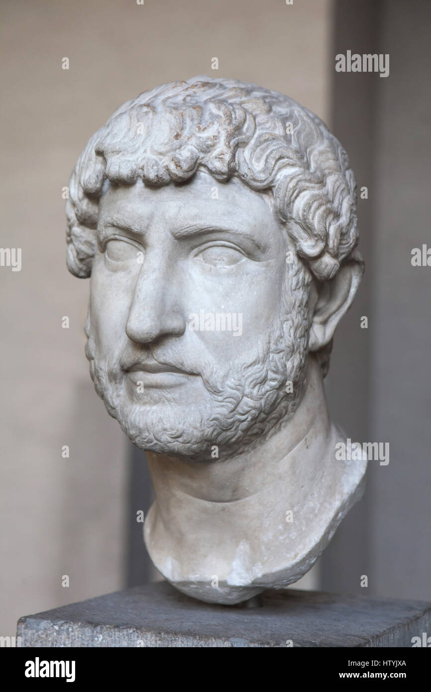 Testa di imperatore romano Adriano (Regno 117-138 d.C.) sul display nella Glyptothek Museum di Monaco di Baviera, Germania. Foto Stock