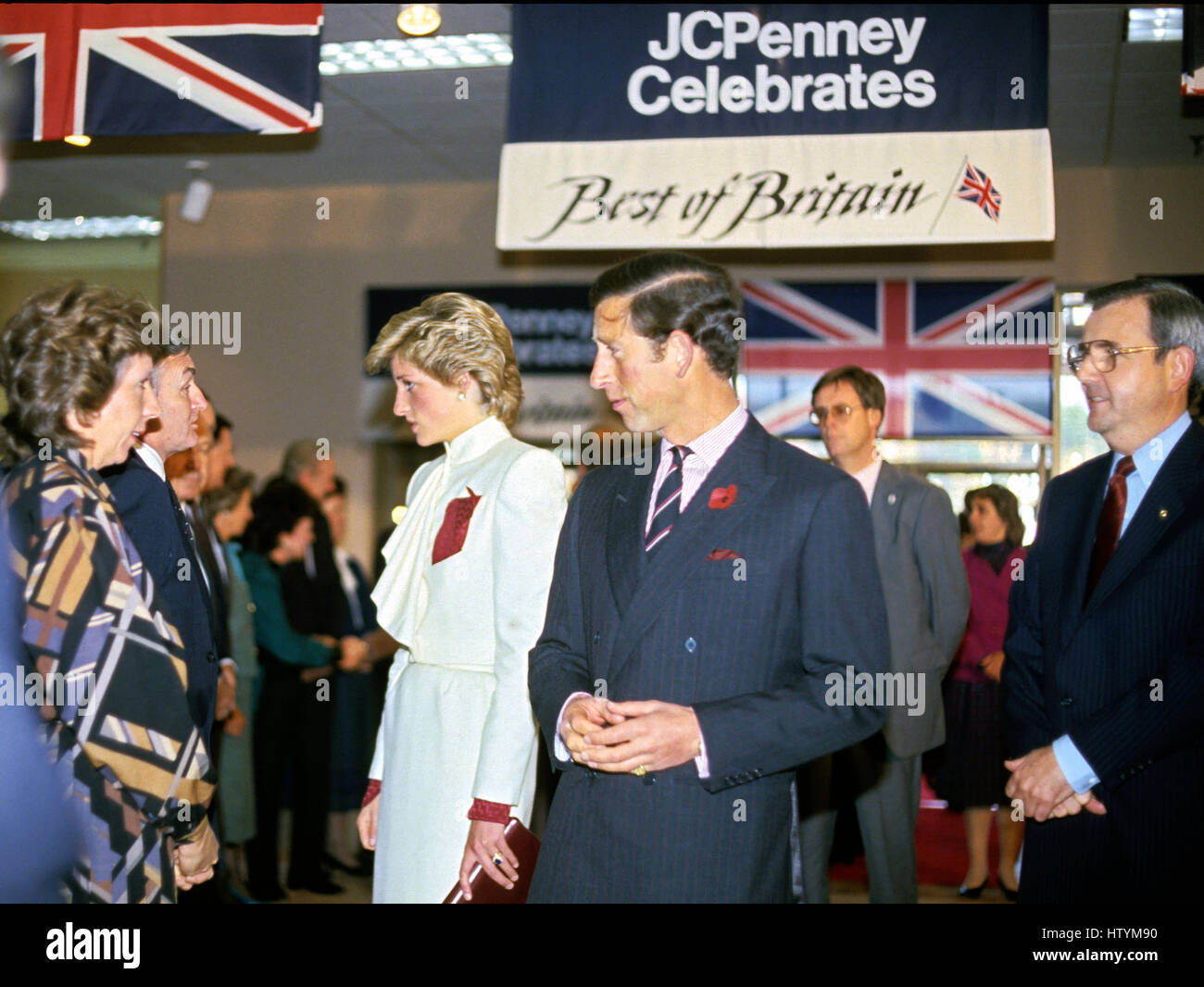 La principessa Diana e il Principe Charles tour " migliori della Gran Bretagna' merchandise display in J.C. Penney department store in Springfield, Virginia su Novembre 11, 1985 Foto Stock