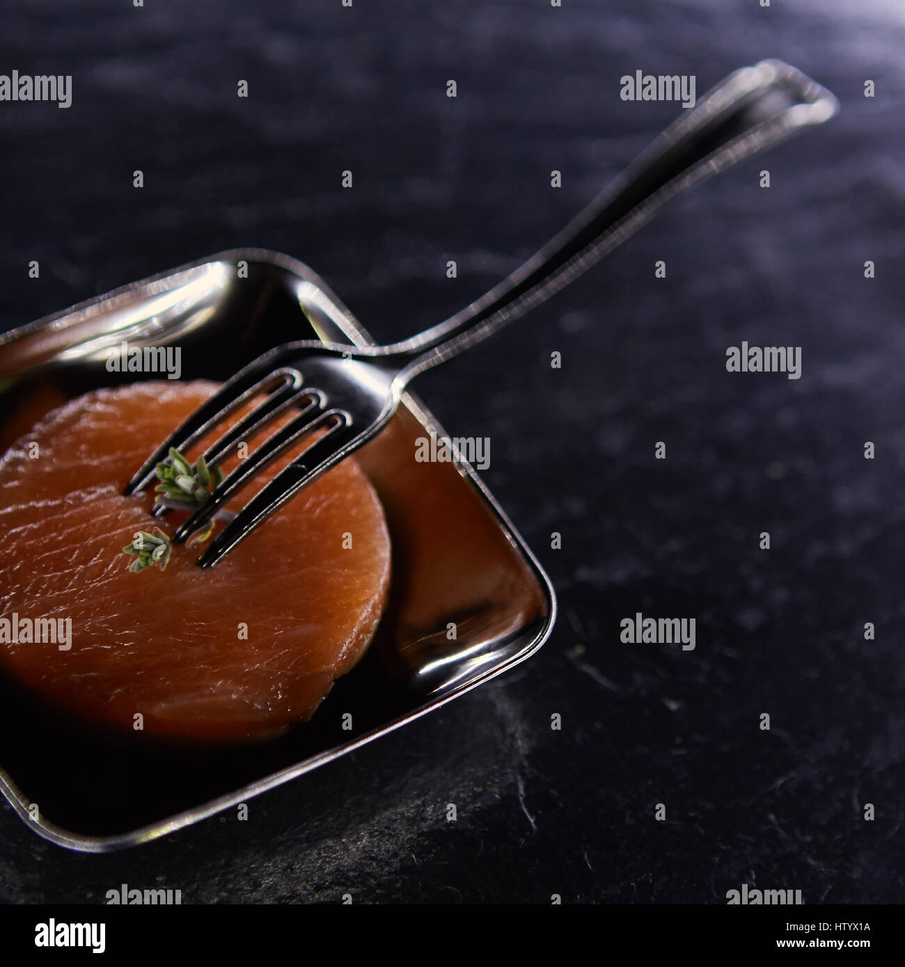 Crostino con salmone e ricotta Foto Stock