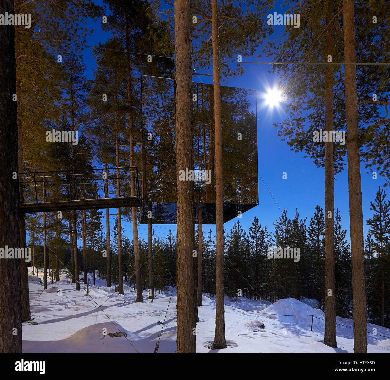 Il Mirrorcube. Treehotel, Harads, Svezia. Architetto: vari, 2016. Foto Stock