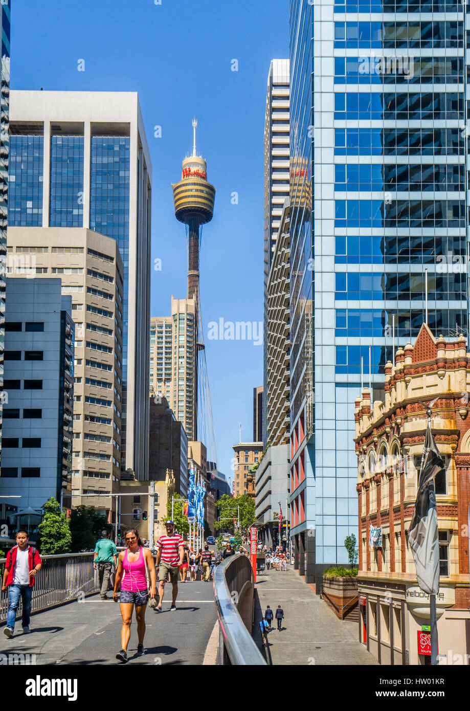 Australia, Nuovo Galles del Sud, Sydney, città vista dal ponte pedonale di collegamento ponte Pyrmont con Market Street, con la vista del BT Tower e S Foto Stock