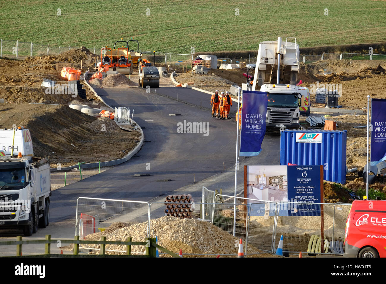La costruzione di una nuova strada di accesso a un sito di costruzione, Grantham, Lincolnshire, Inghilterra, Regno Unito. Foto Stock