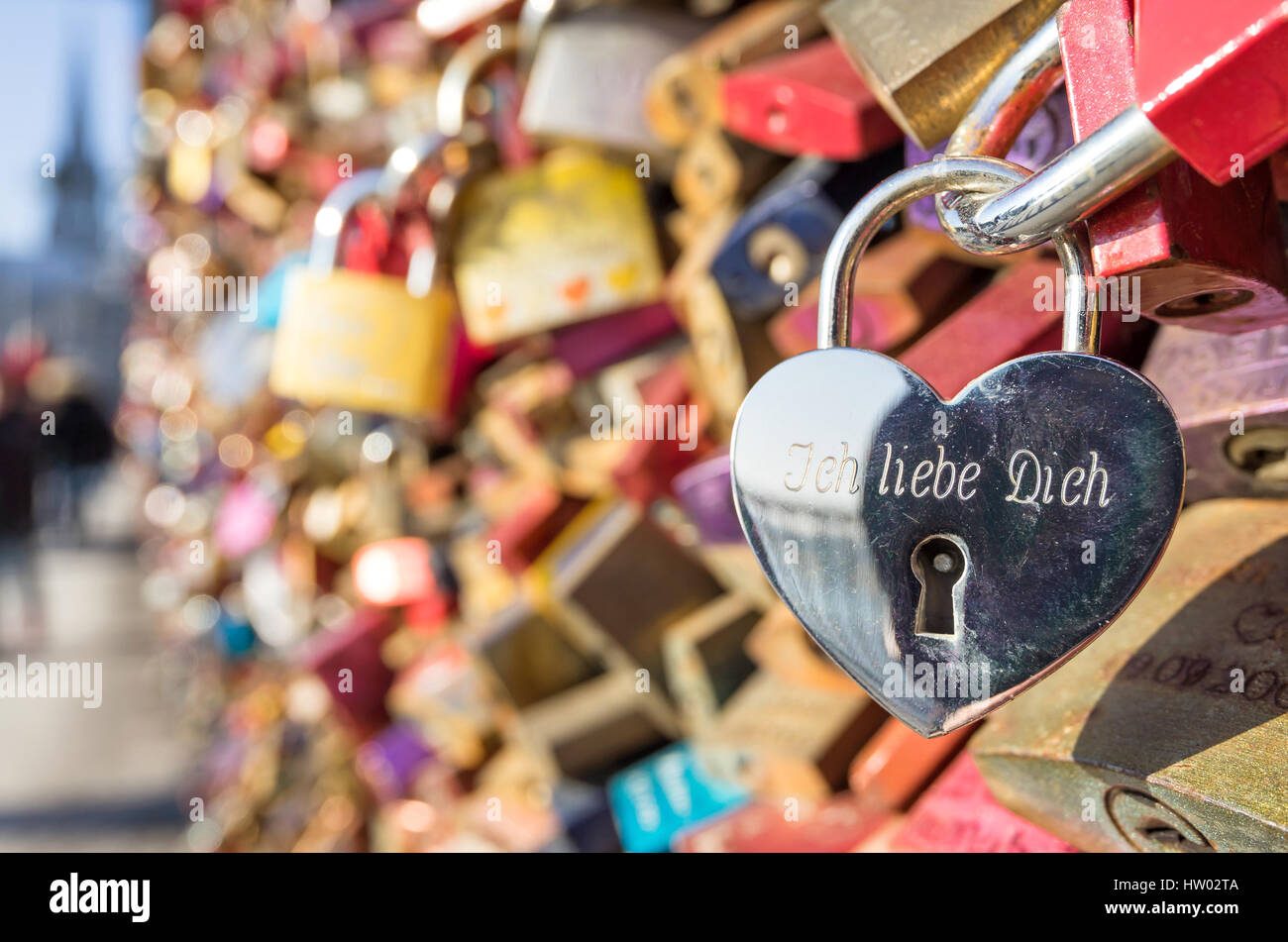 Amore serratura presso il ponte di Hohenzollern a Colonia / Germania Foto Stock