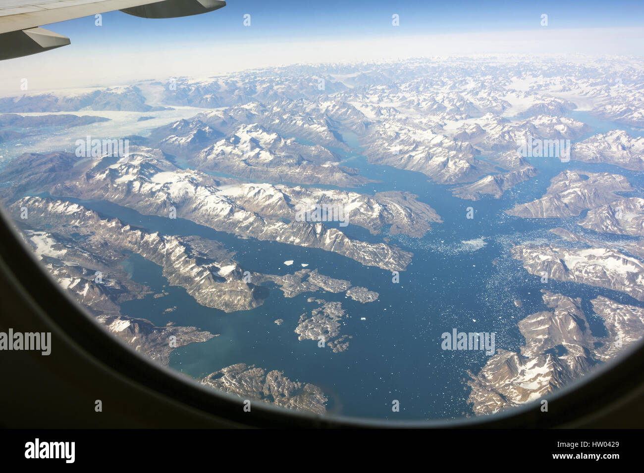 La Groenlandia, East coast panorama su Tasiilaq dall'aria Foto Stock
