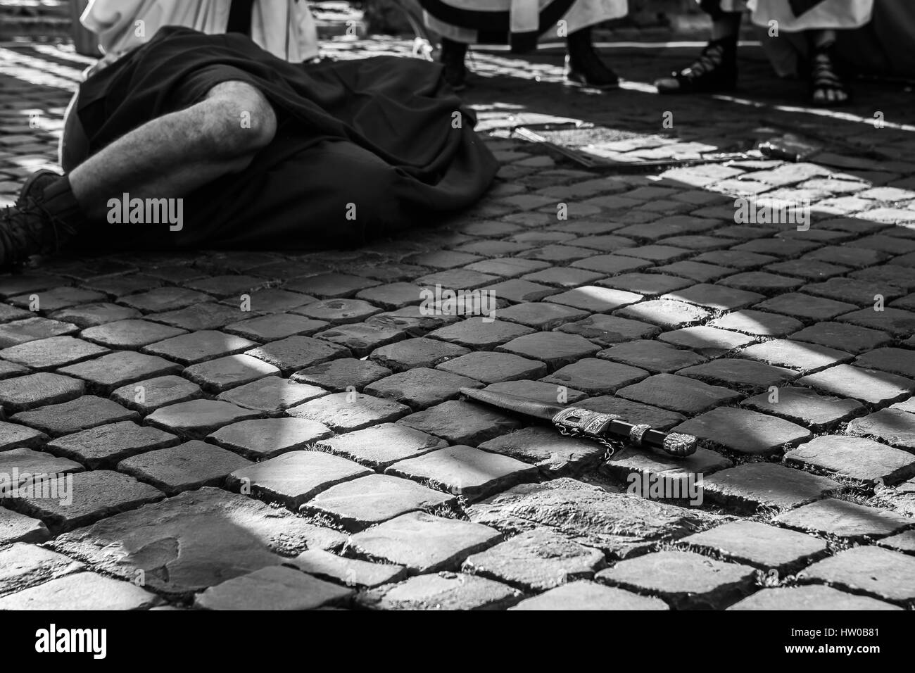 Rievocazione storica della "idi di marzo', il 'uccisione, da alcuni senatori romani, di Caio Giulio Cesare. Aiutato da suo figlio Bruto. Che ha avuto luogo sul colle Aventino. Foto Stock