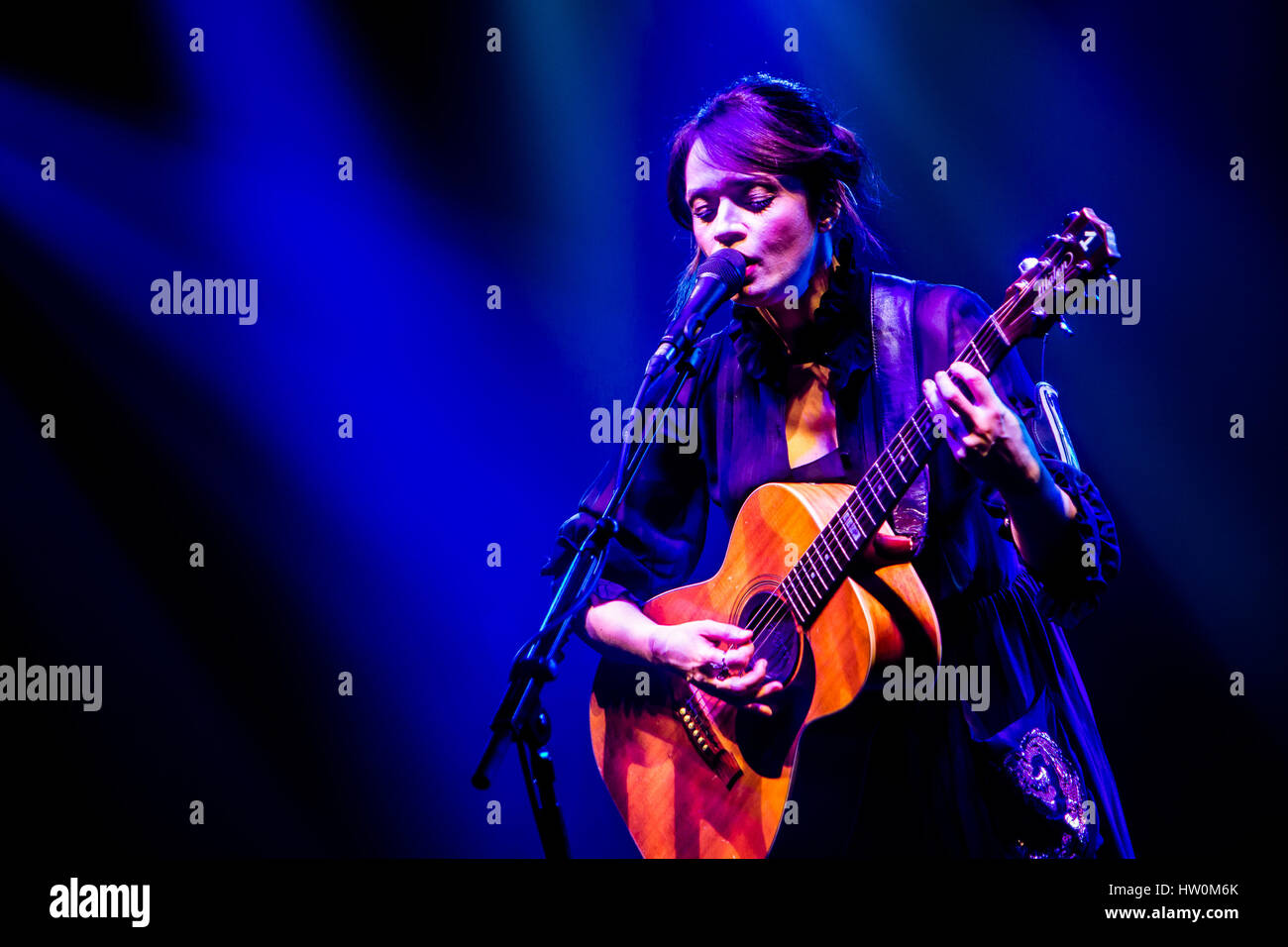 Carmen Consoli suona al Teatro Dal Verme di Milano, Italia Foto Stock