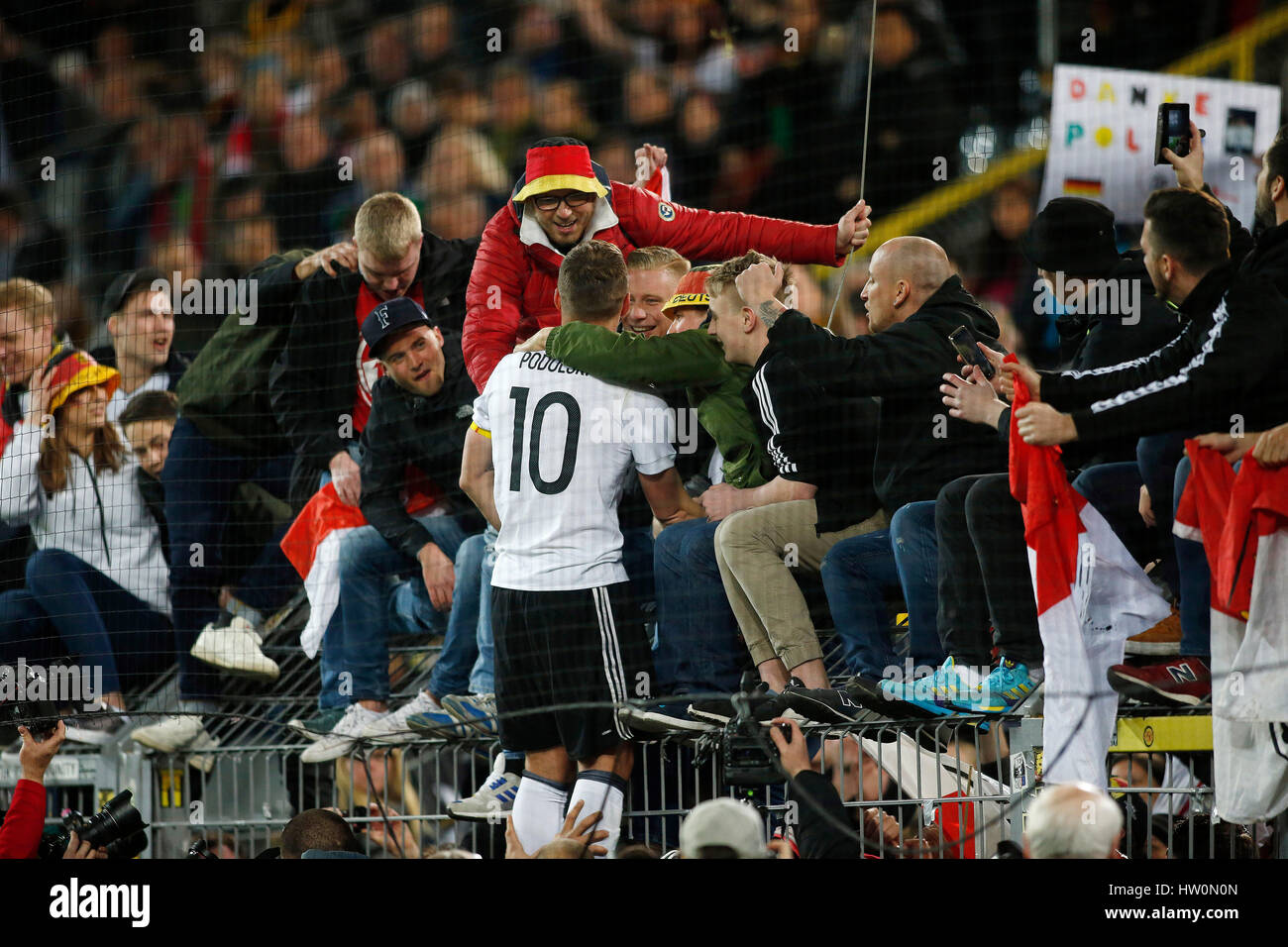 Dortmund, Germania. Il 22 marzo 2017. Partita internazionale di calcio amichevole Germania vs. Inghilterra su marzo 22 , 2017 a Dortmund, Germania - Lukas Podolski (GER) Credito: norbert schmidt/Alamy Live News Foto Stock