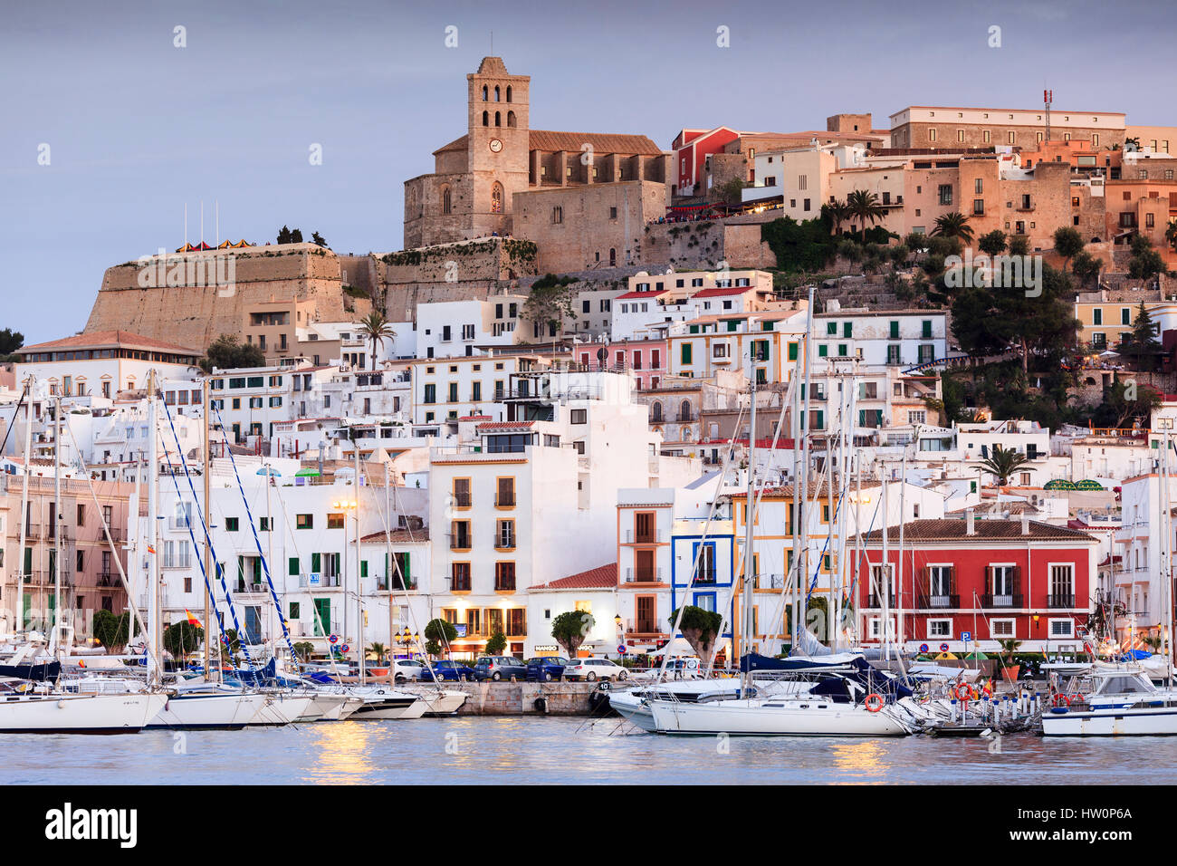 La città di Ibiza porto e la città vecchia, Ibiza, Isole Baleari, Spagna Foto Stock