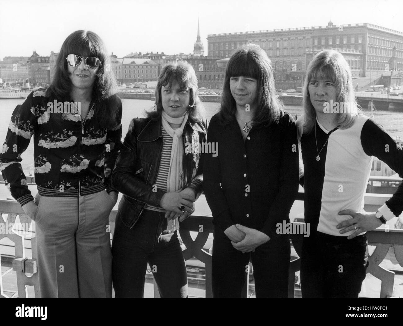 Il Dolce pop britannico 1975 del gruppo con il Palazzo Reale di Stoccolma in background.membro della band Brian Conolly-Andy Scott-Steve sacerdote och Mick Tucker 1975 Foto Stock