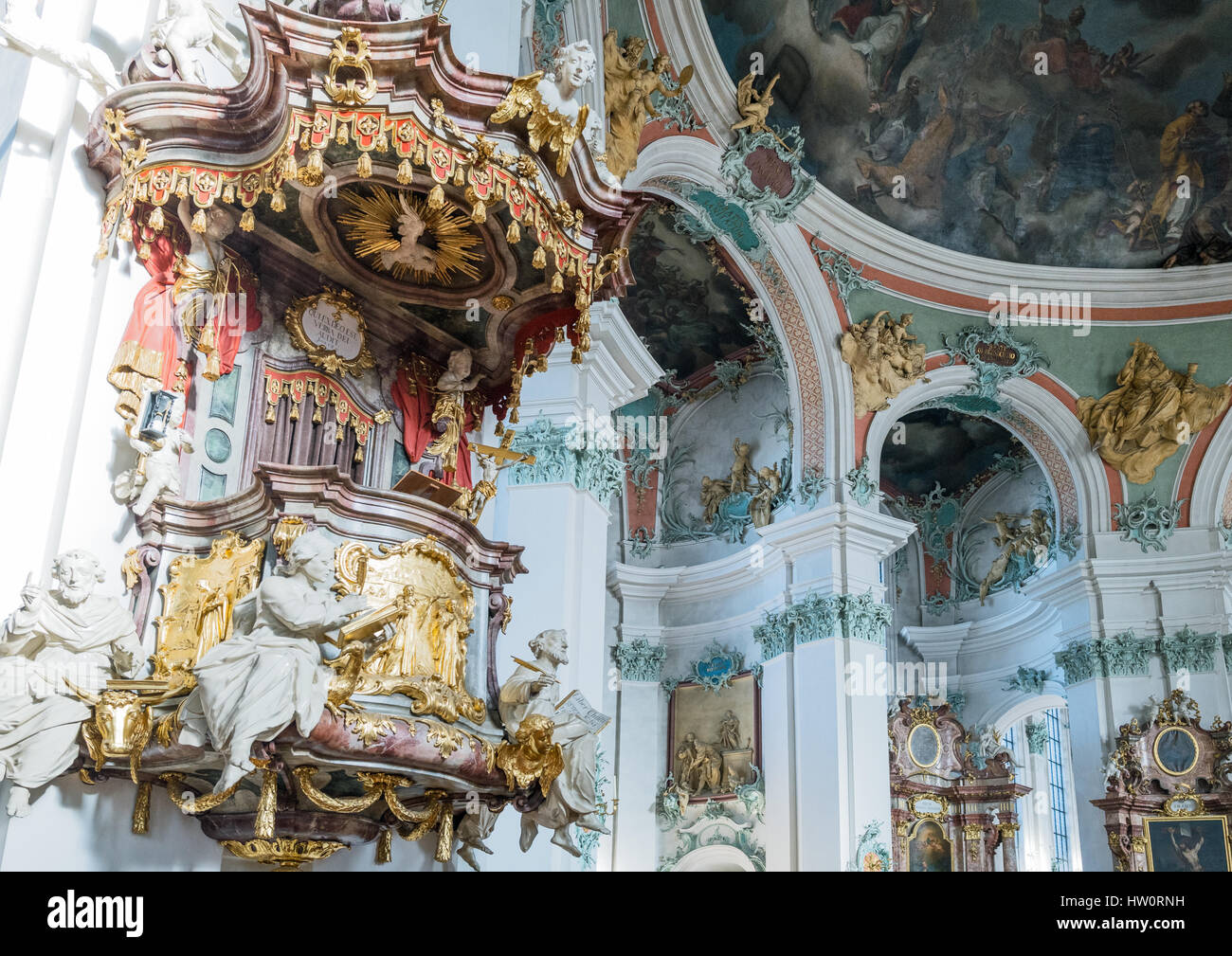 San Gallo, in Svizzera, il bianco splendore del Barocco e gli interni dipinti della Cattedrale Foto Stock