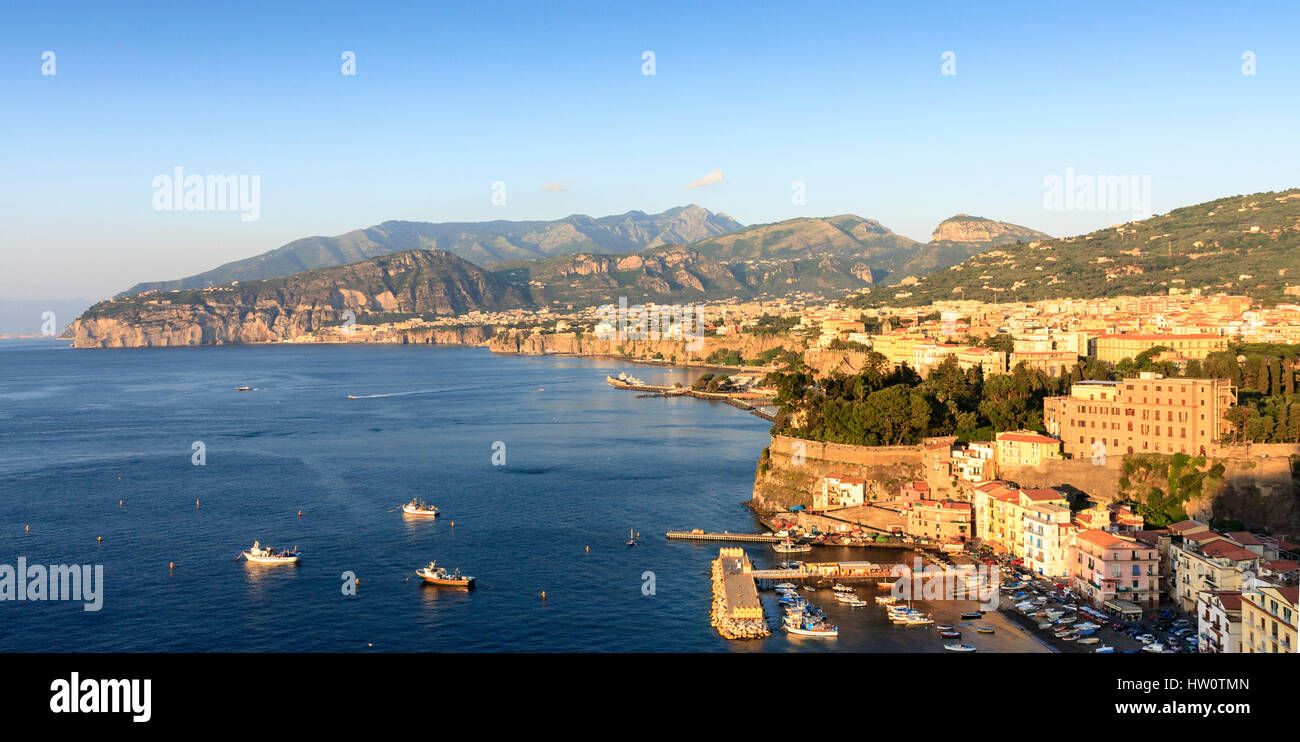 Vista su Sorrento e sulla costa, Italia Foto Stock