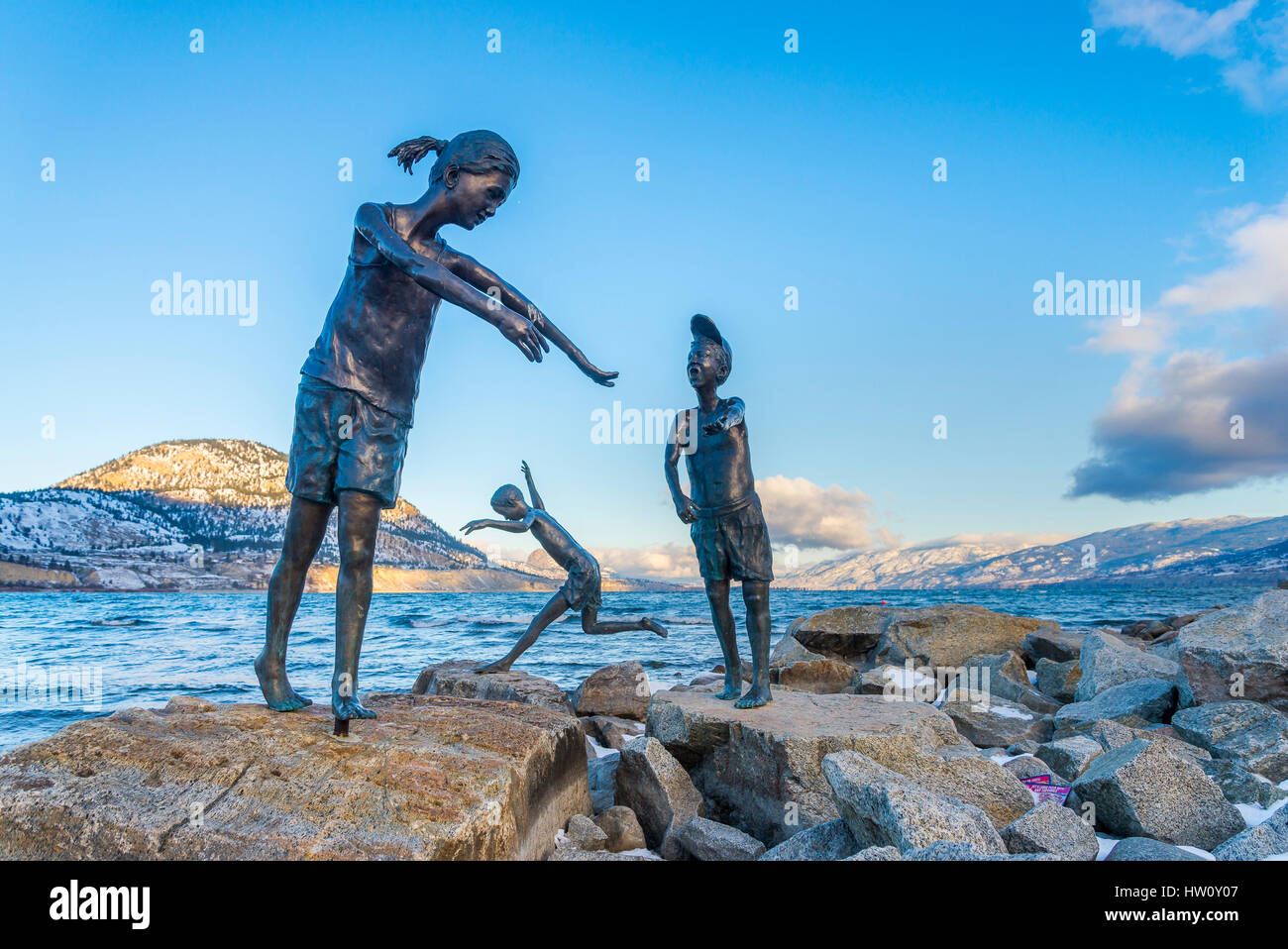 La scultura denominata "romp' dall'artista Chong Fahcheong presso la riva del lago Okanagan, Penticton, Okanagan Valley, British Columbia, Canada Foto Stock