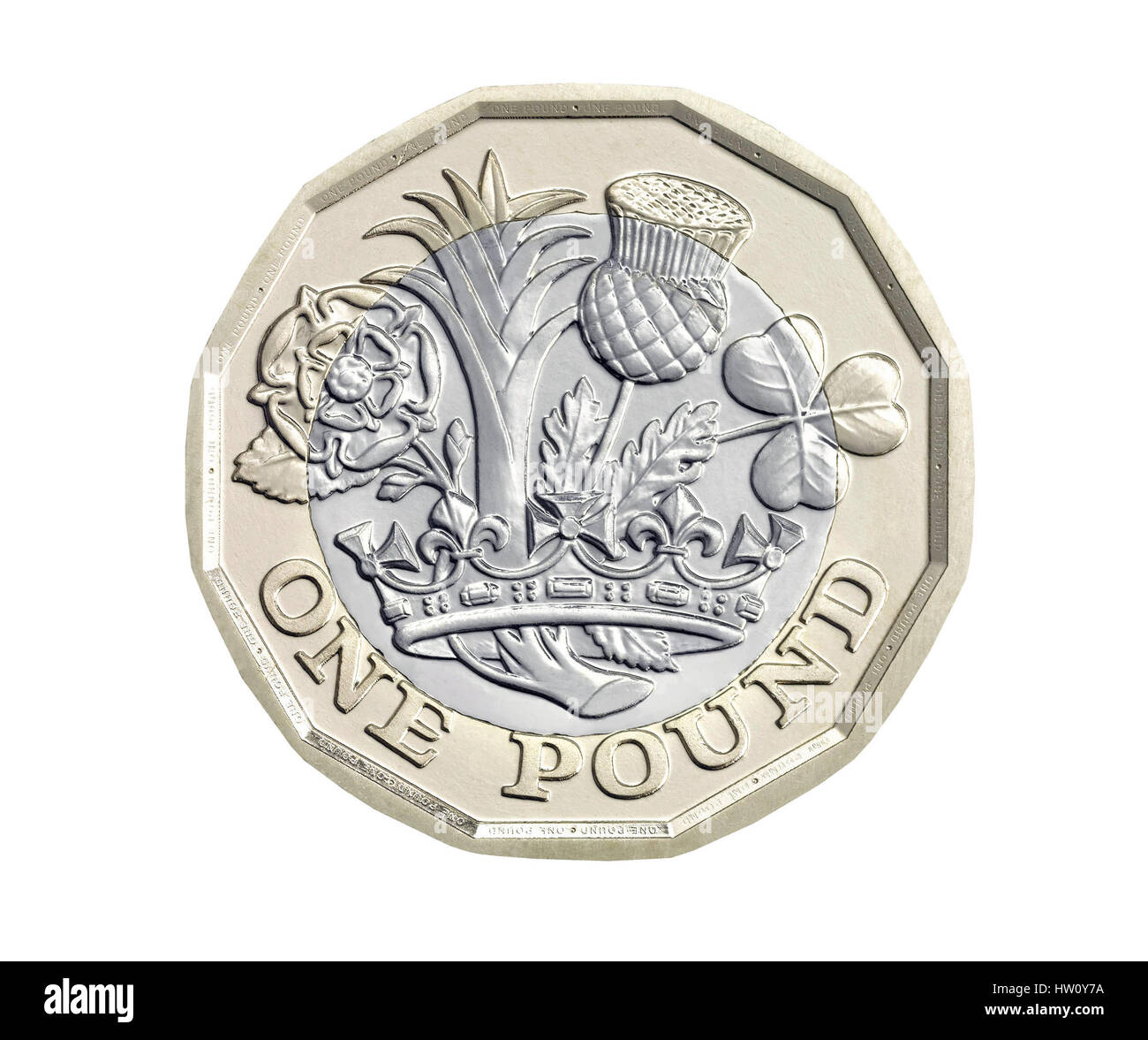2017 sterlina inglese moneta isolato su sfondo bianco. Il nuovo Regno Unito £ 1 moneta entrerà in circolazione nel Marzo 2017, e il Royal Mint è la produzione di 1,5 miliardi di nuove monete. Foto Stock