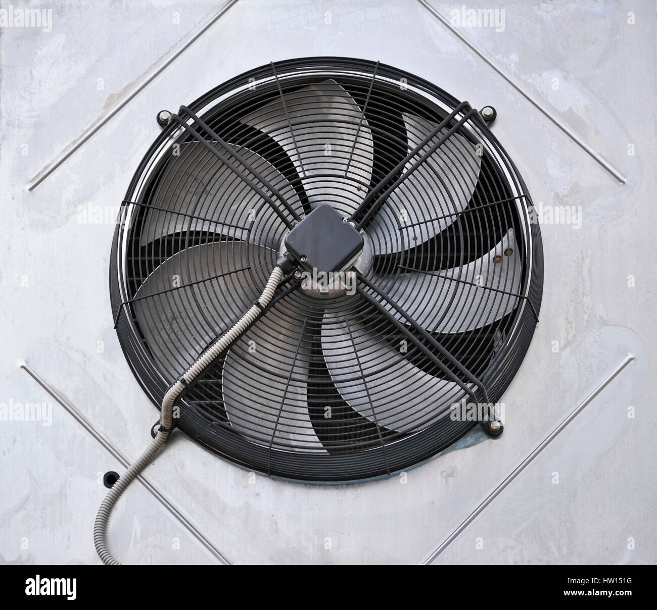 Ventilatore industriale nella parete Foto Stock