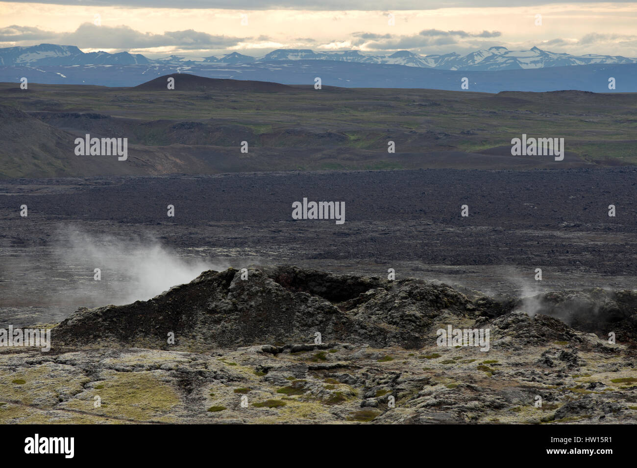 Area geotermica di Krafla regione vulcanica Islanda, fumatori campi di lava vulcanica. Foto Stock