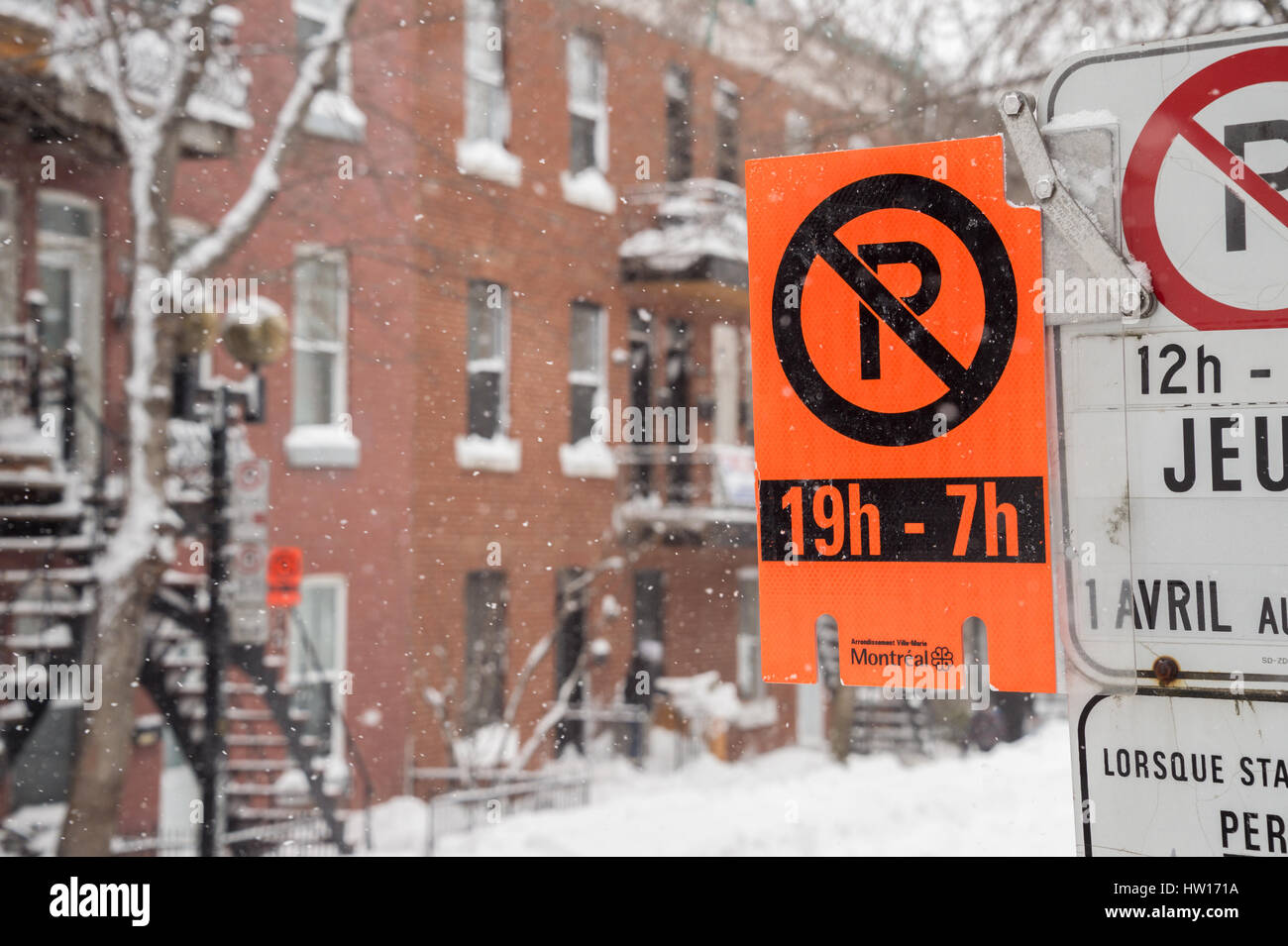 Montreal, CA - 15 Marzo 2017: Orange neve segni a Montreal Foto Stock