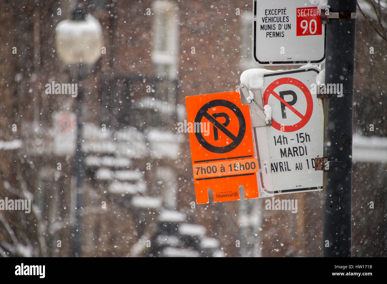 Montreal, CA - 15 Marzo 2017: Orange neve segni a Montreal Foto Stock