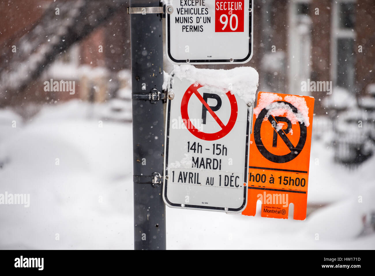 Montreal, CA - 15 Marzo 2017: Orange neve segni a Montreal Foto Stock