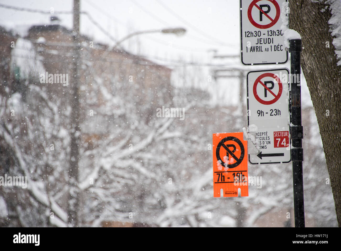 Montreal, CA - 15 Marzo 2017: Orange neve segni a Montreal Foto Stock