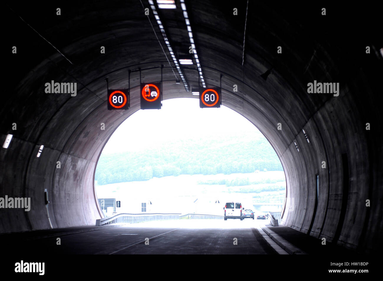 Uscita dal tunnel , Tunnelausfahrt Foto Stock