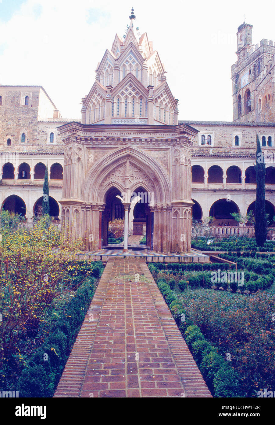 Il chiostro in stile mudejar. Il monastero, Guadalupe Caceres provincia, Estremadura, Spagna. Foto Stock