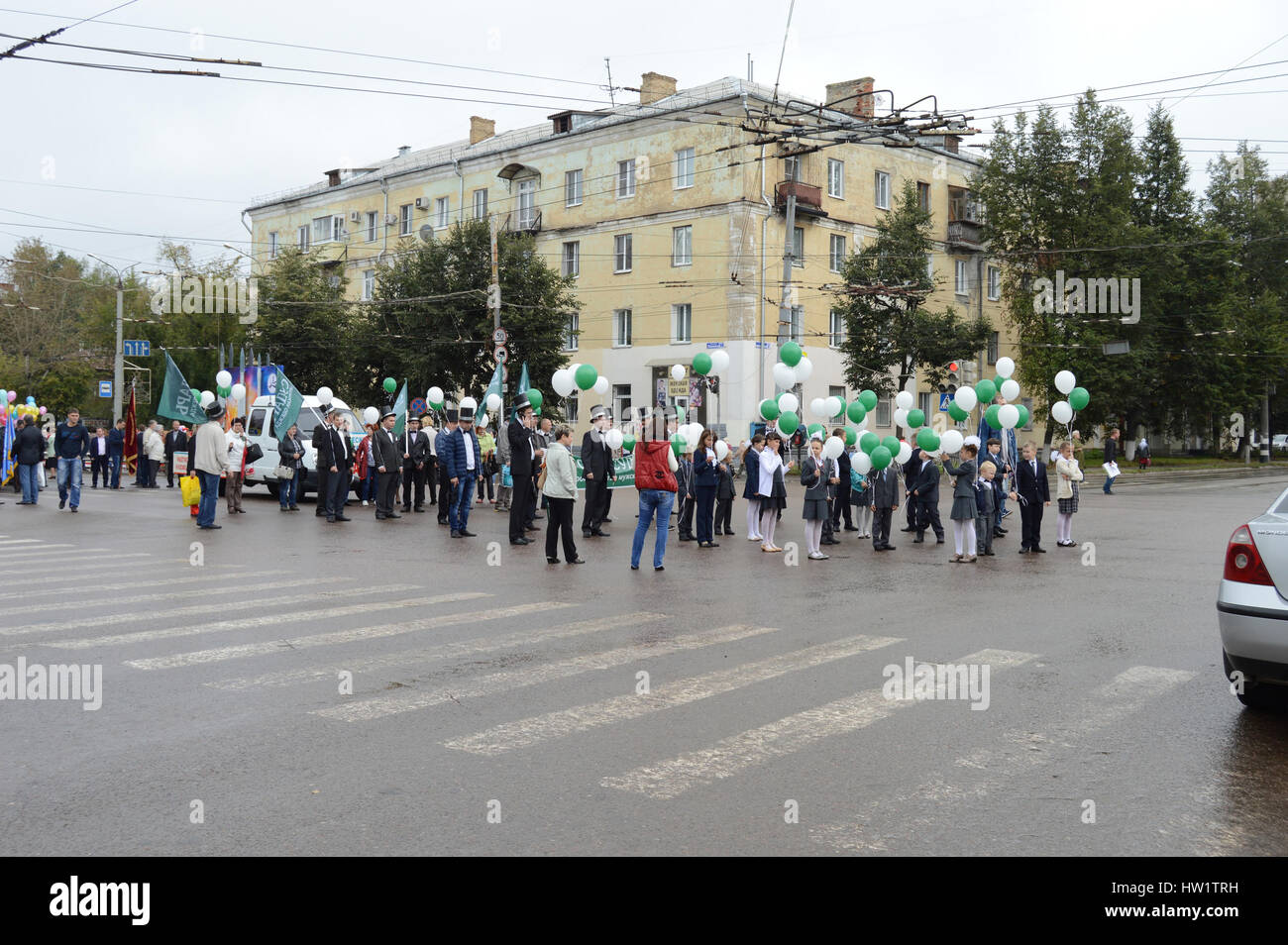 KOVROV, Russia - 5 Settembre 2015: compleanno della città Kovrov. La Piazza della Vittoria. Preparazione per la sfilata Foto Stock