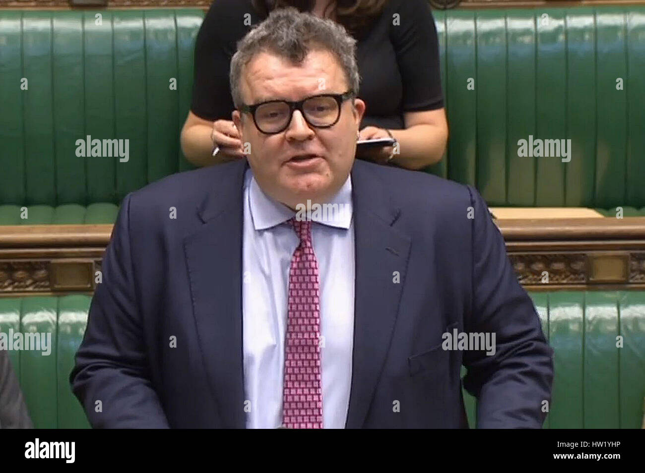 Tom Watson, vice leader del Partito del lavoro, risponde alla Camera dei Comuni di Londra, dopo che il Segretario alla Cultura Karen Bradley ha annunciato che l'UFCOM e l'autorità per la concorrenza e i mercati esamineranno la proposta di £11.7 miliardi di acquisizione dell'emittente Sky. Foto Stock