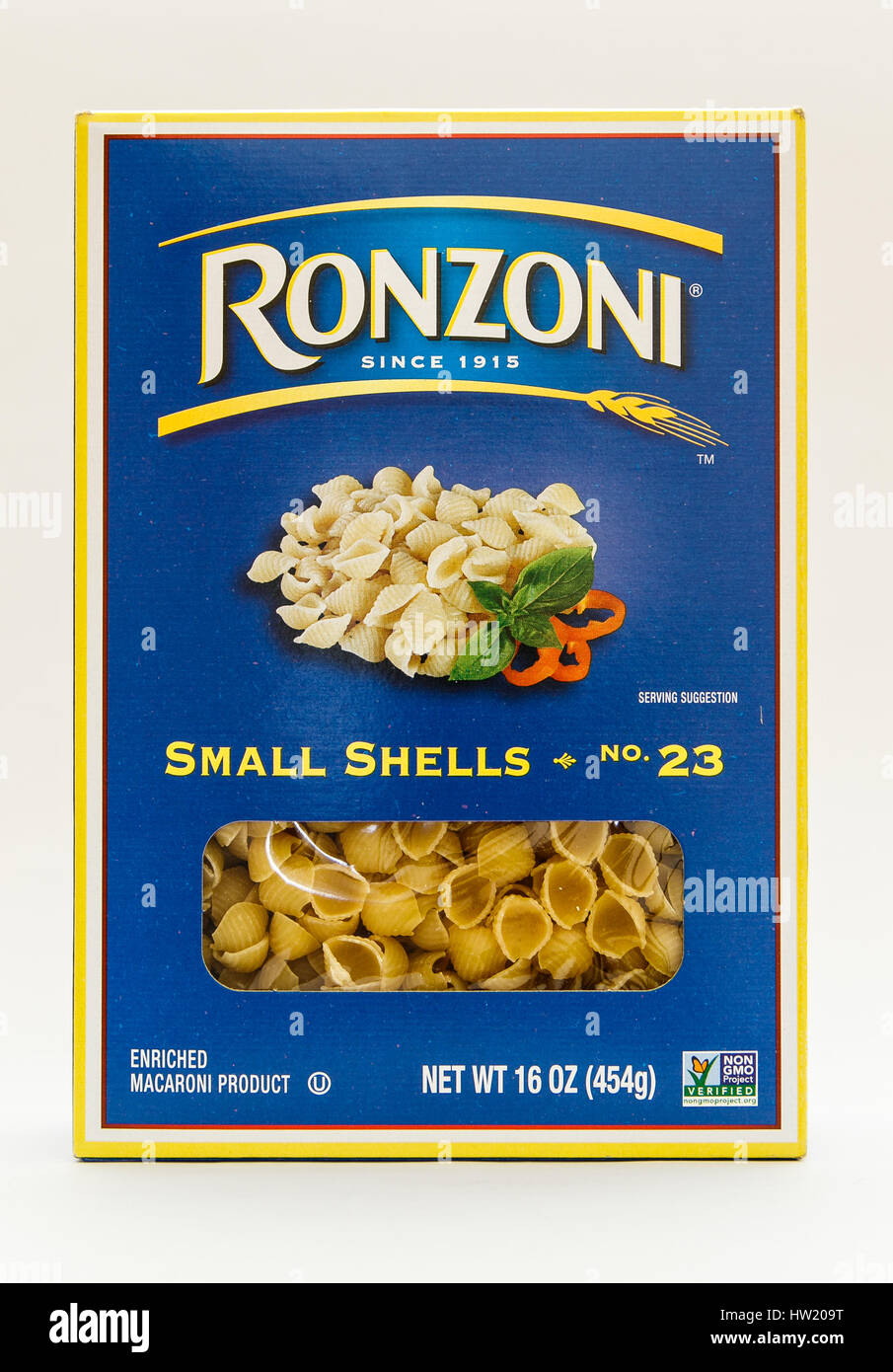 Un pacco di pasta Ronzoni isolati su sfondo bianco. Foto Stock