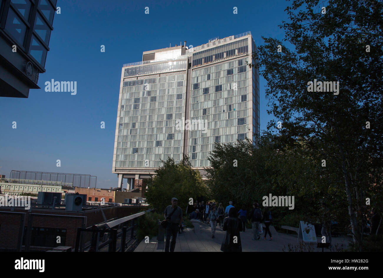 L'Hotel Standard 848 Washington Street dalla linea alta Manhattan New York City USA Foto Stock