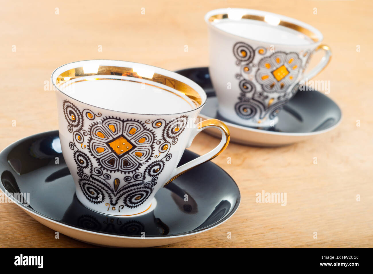 Set di porcellana vintage tazza cinese sul tavolo di legno Foto Stock