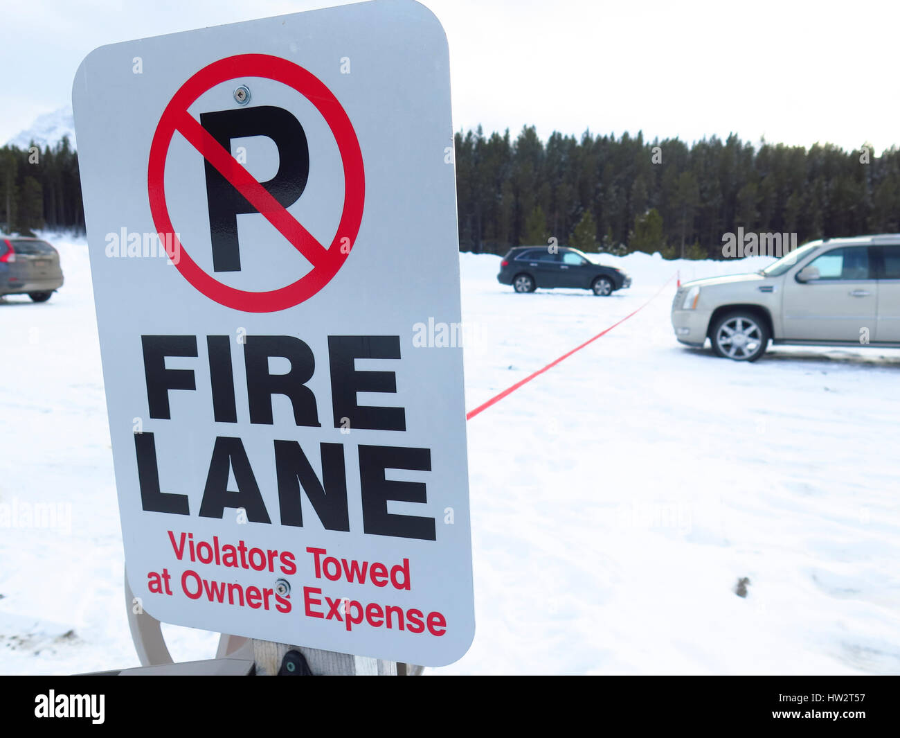 Fire Lane nessun segno di parcheggio Foto Stock