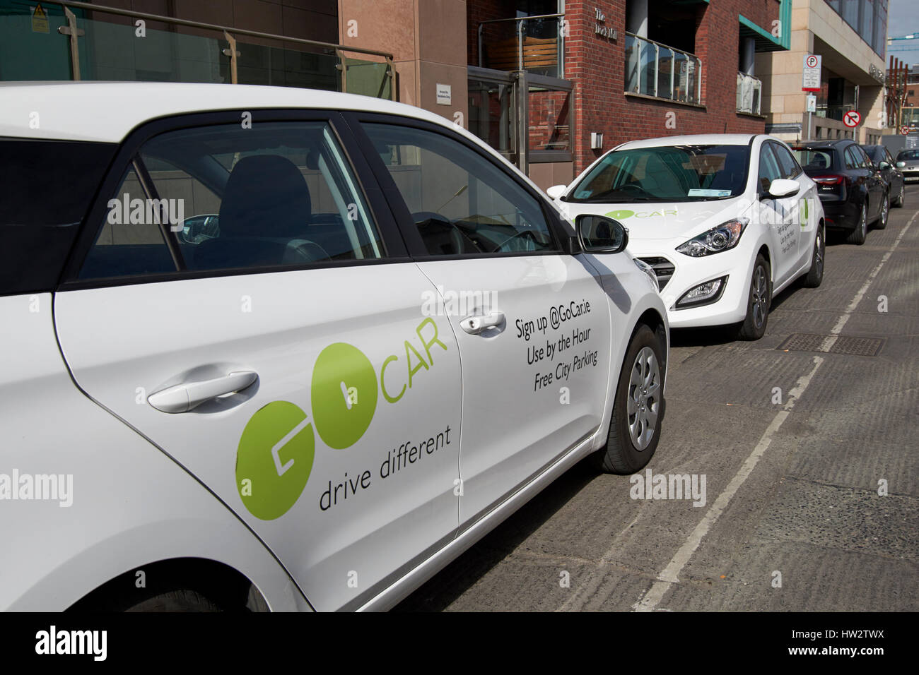 Vai irlandese auto car sharing società Hyundai auto parcheggiate a Dublino Repubblica di Irlanda Foto Stock