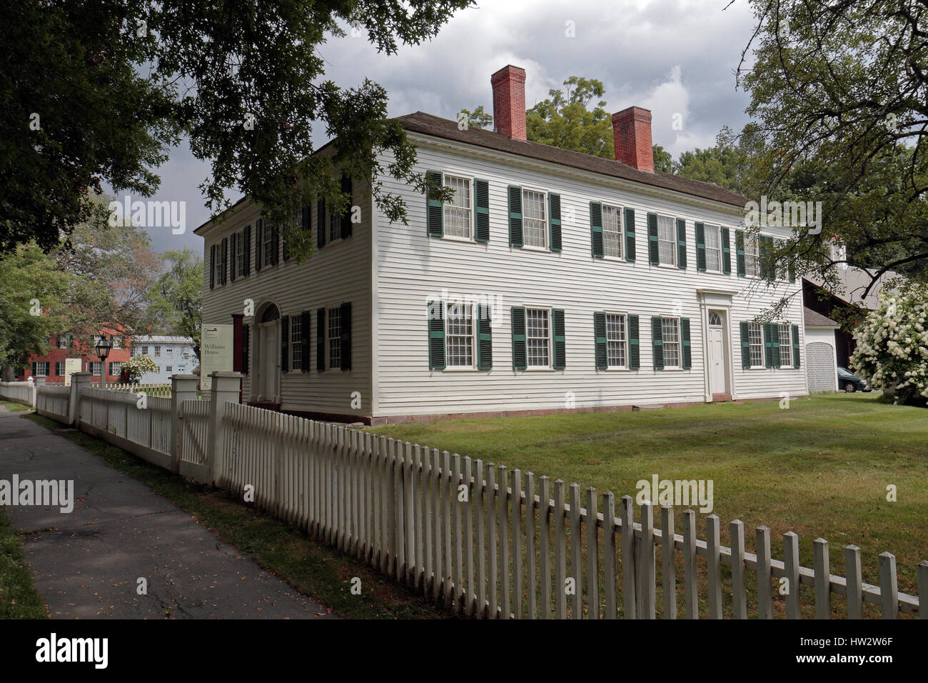 La casa Williams dal 1730 nel centro storico di Deerfield, contea di Franklin, Massachusetts, Stati Uniti. Foto Stock