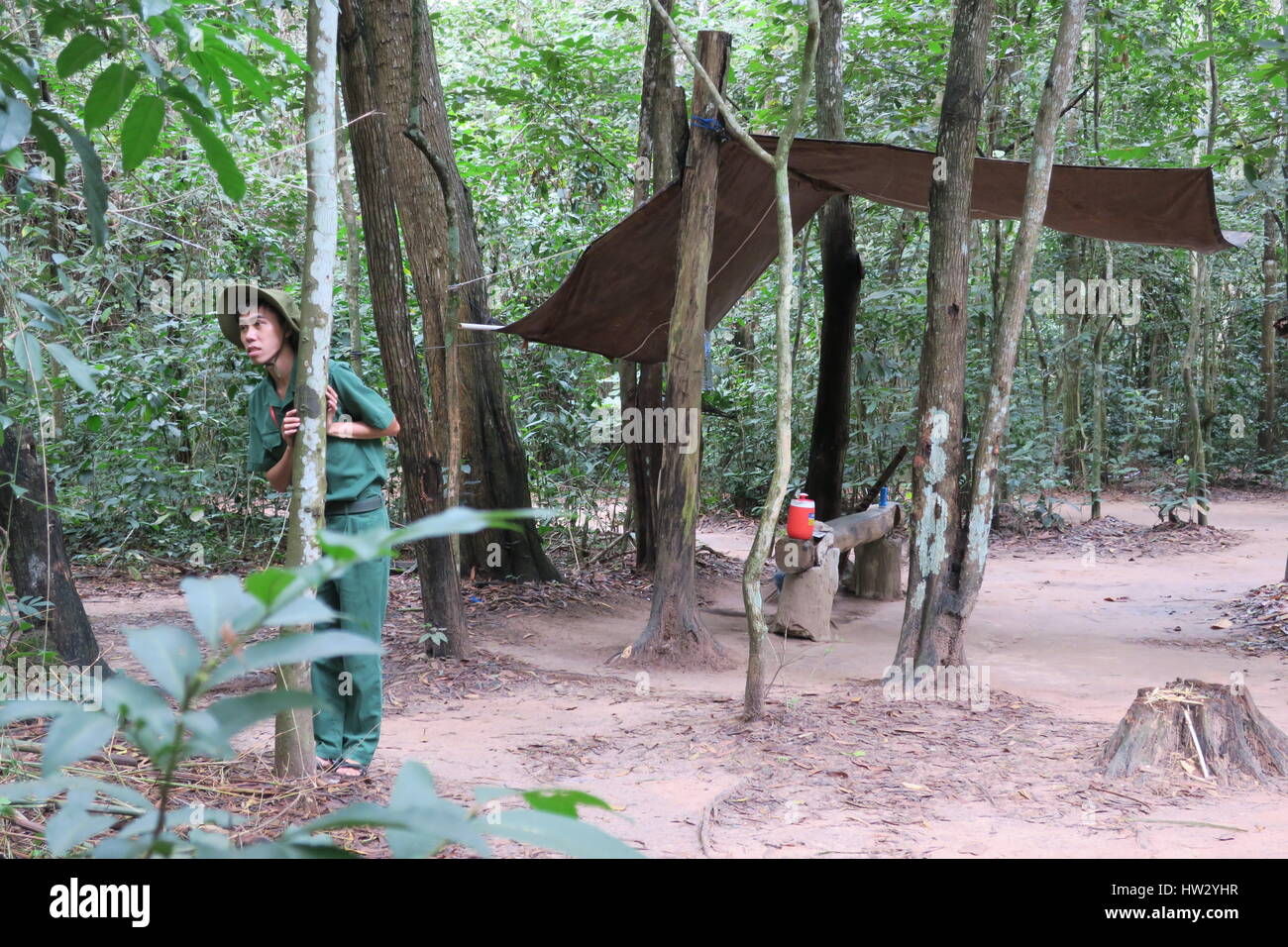 I tunnel di củ chi sono immensa rete di collegamento di gallerie sotterranee situate in củ chi distretto di Ho chi minh a Saigon, Vietnam Foto Stock
