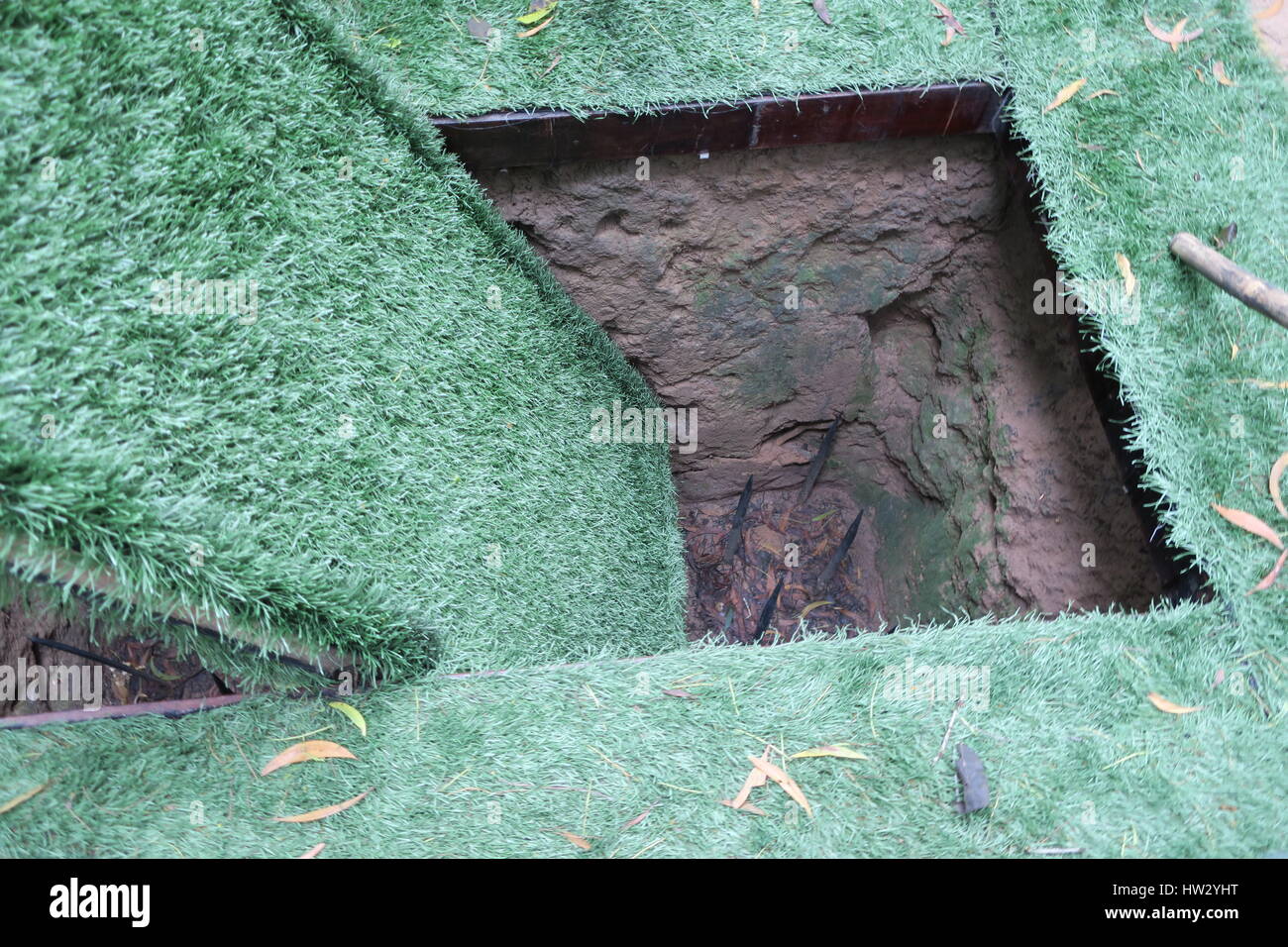 I tunnel di củ chi sono immensa rete di collegamento di gallerie sotterranee situate in củ chi distretto di Ho chi minh a Saigon, Vietnam Foto Stock