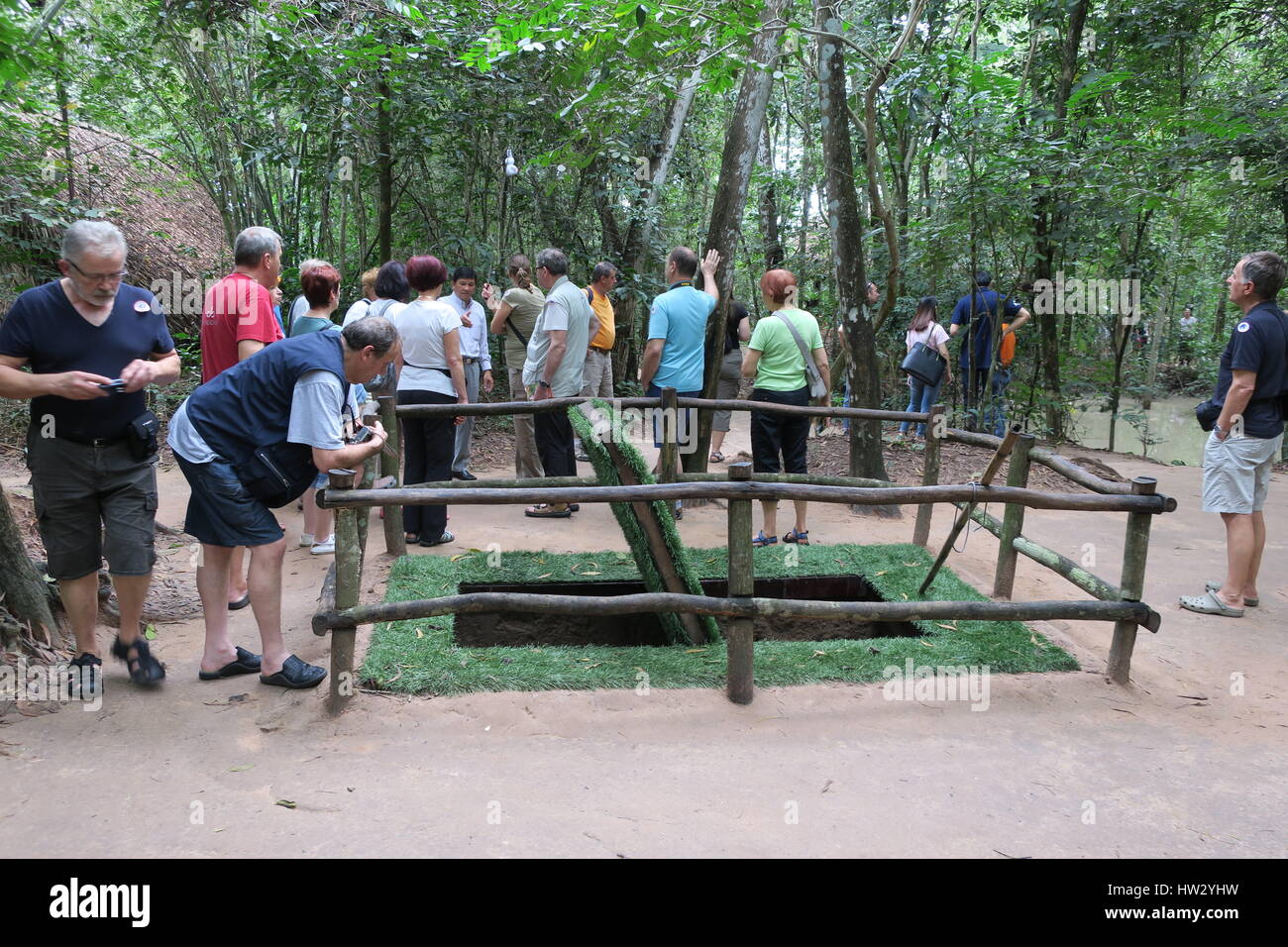 I tunnel di củ chi sono immensa rete di collegamento di gallerie sotterranee situate in củ chi distretto di Ho chi minh a Saigon, Vietnam Foto Stock