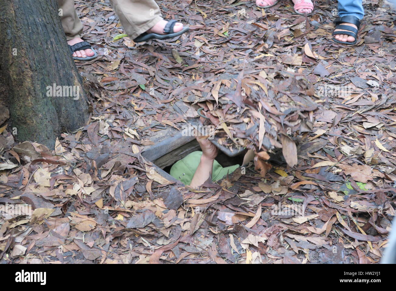 I tunnel di củ chi sono immensa rete di collegamento di gallerie sotterranee situate in củ chi distretto di Ho chi minh a Saigon, Vietnam Foto Stock