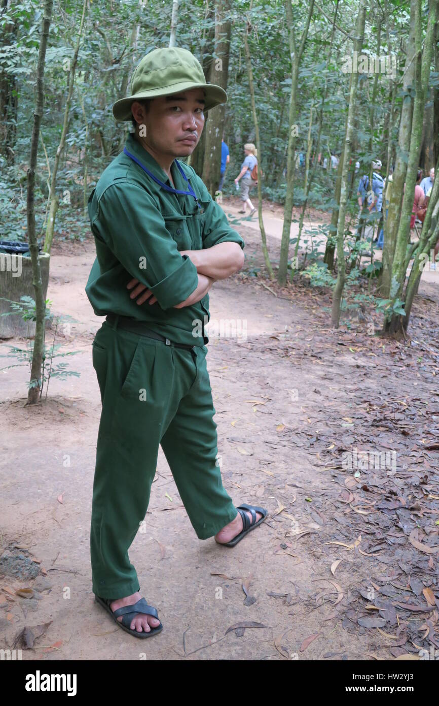 I tunnel di củ chi sono immensa rete di collegamento di gallerie sotterranee situate in củ chi distretto di Ho chi minh a Saigon, Vietnam Foto Stock
