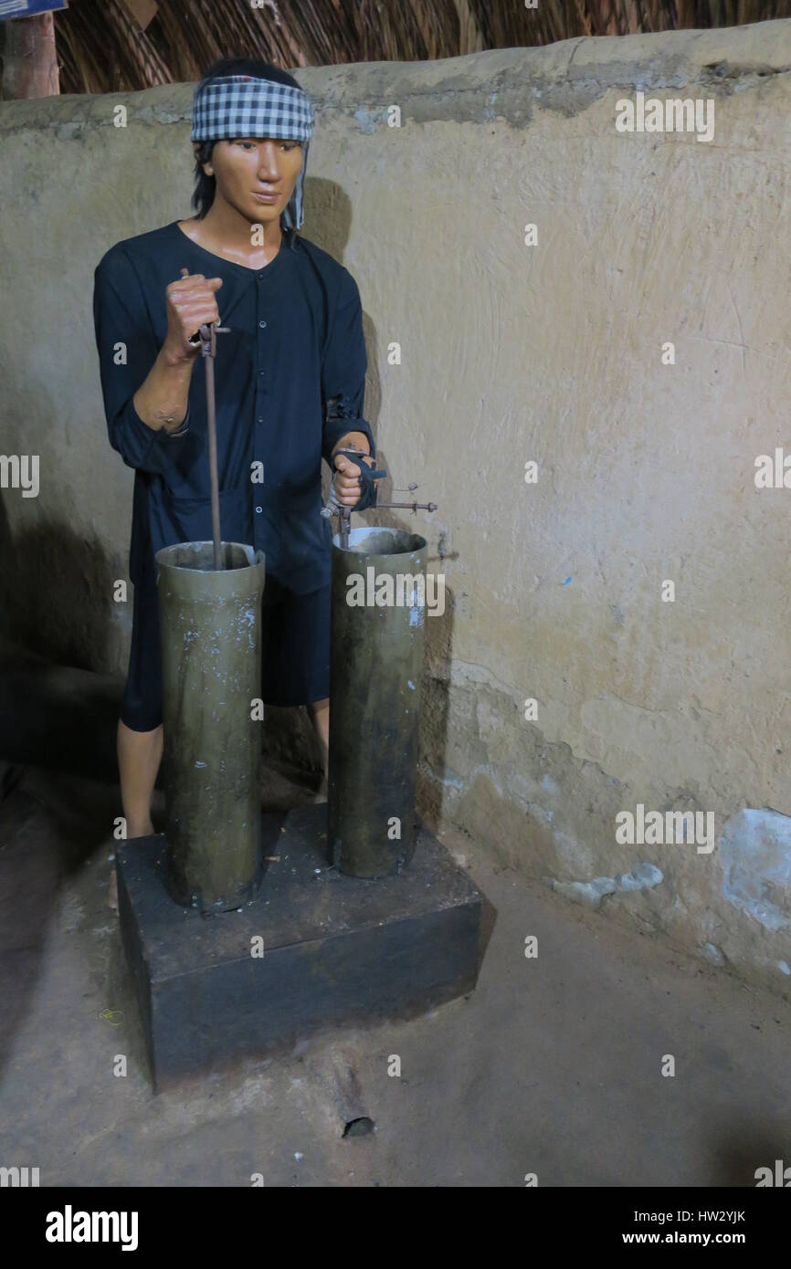 I tunnel di củ chi sono immensa rete di collegamento di gallerie sotterranee situate in củ chi distretto di Ho chi minh a Saigon, Vietnam Foto Stock