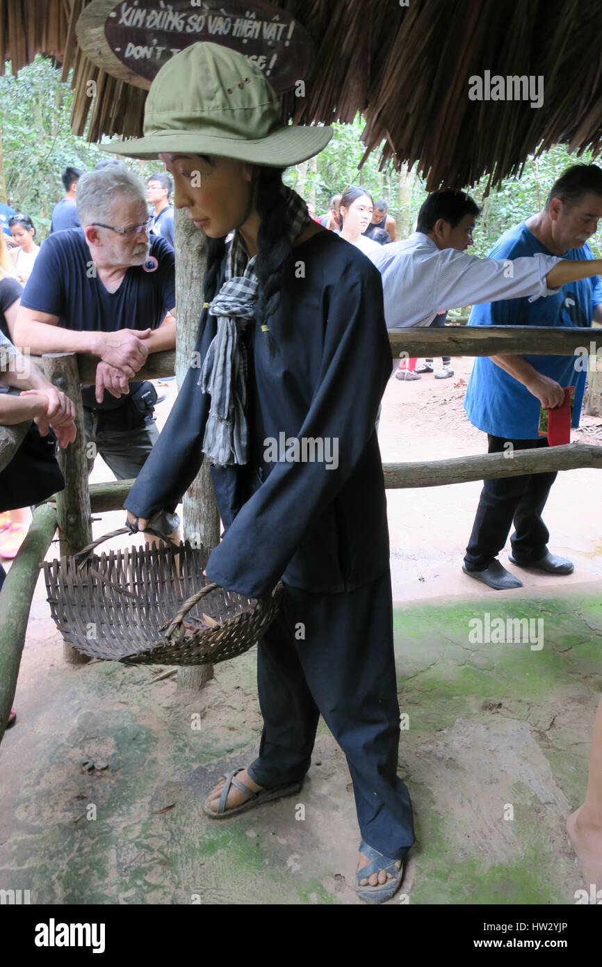 I tunnel di củ chi sono immensa rete di collegamento di gallerie sotterranee situate in củ chi distretto di Ho chi minh a Saigon, Vietnam Foto Stock