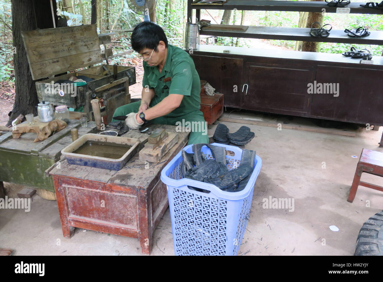 I tunnel di củ chi sono immensa rete di collegamento di gallerie sotterranee situate in củ chi distretto di Ho chi minh a Saigon, Vietnam Foto Stock