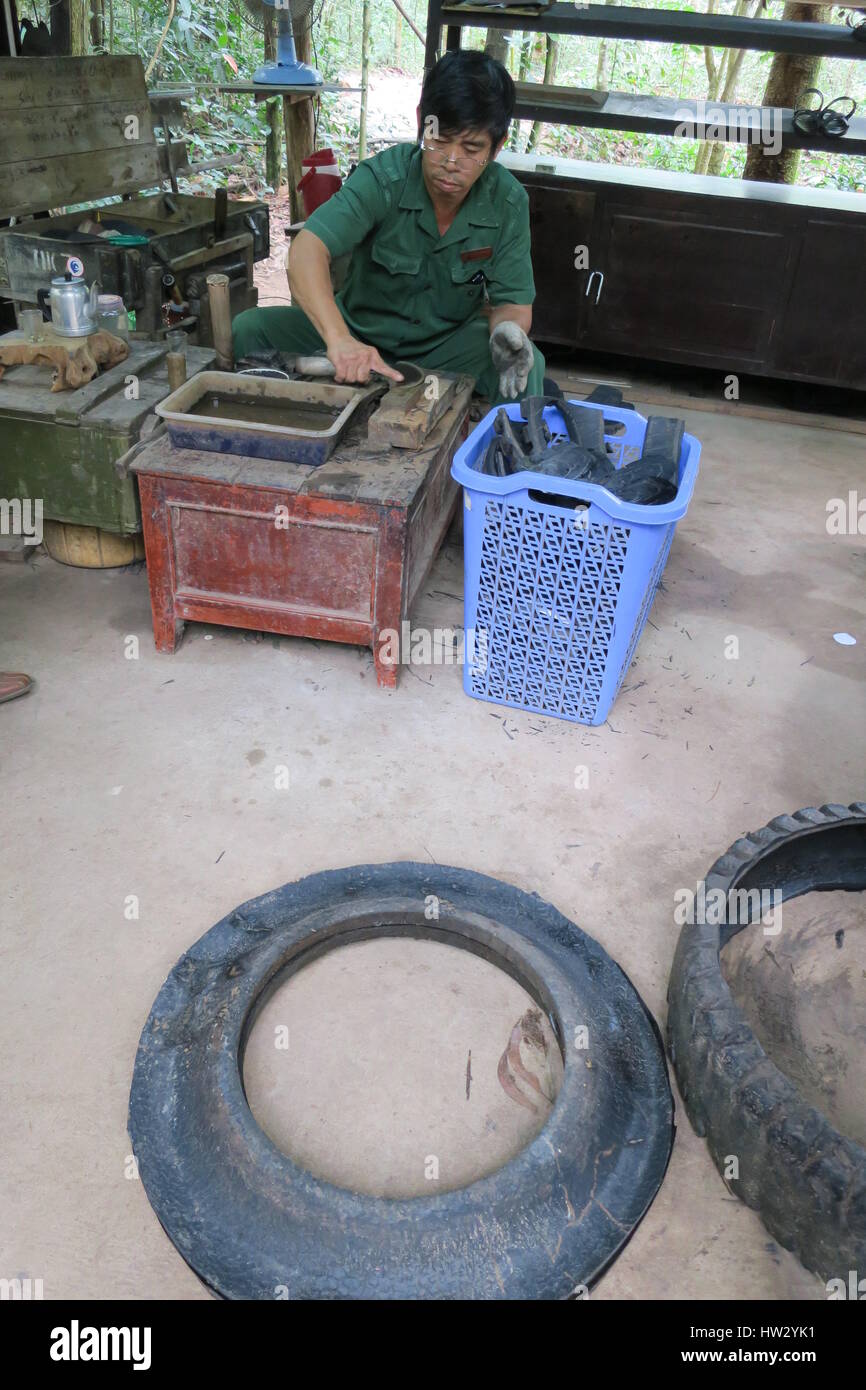I tunnel di củ chi sono immensa rete di collegamento di gallerie sotterranee situate in củ chi distretto di Ho chi minh a Saigon, Vietnam Foto Stock