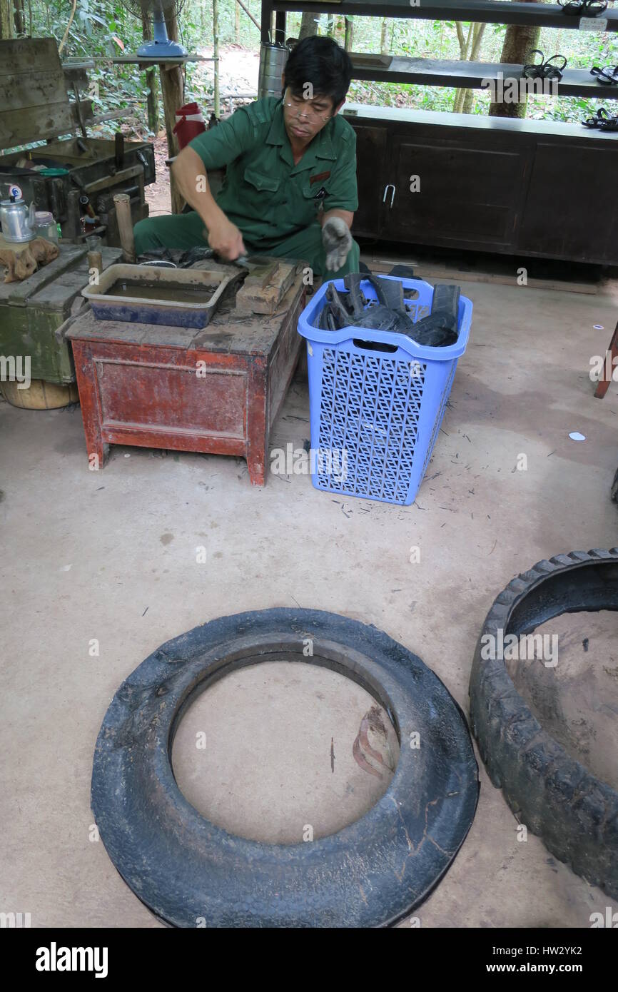 I tunnel di củ chi sono immensa rete di collegamento di gallerie sotterranee situate in củ chi distretto di Ho chi minh a Saigon, Vietnam Foto Stock