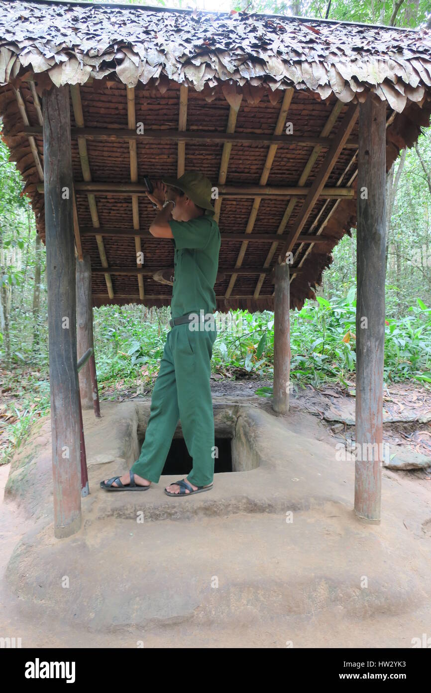 I tunnel di củ chi sono immensa rete di collegamento di gallerie sotterranee situate in củ chi distretto di Ho chi minh a Saigon, Vietnam Foto Stock