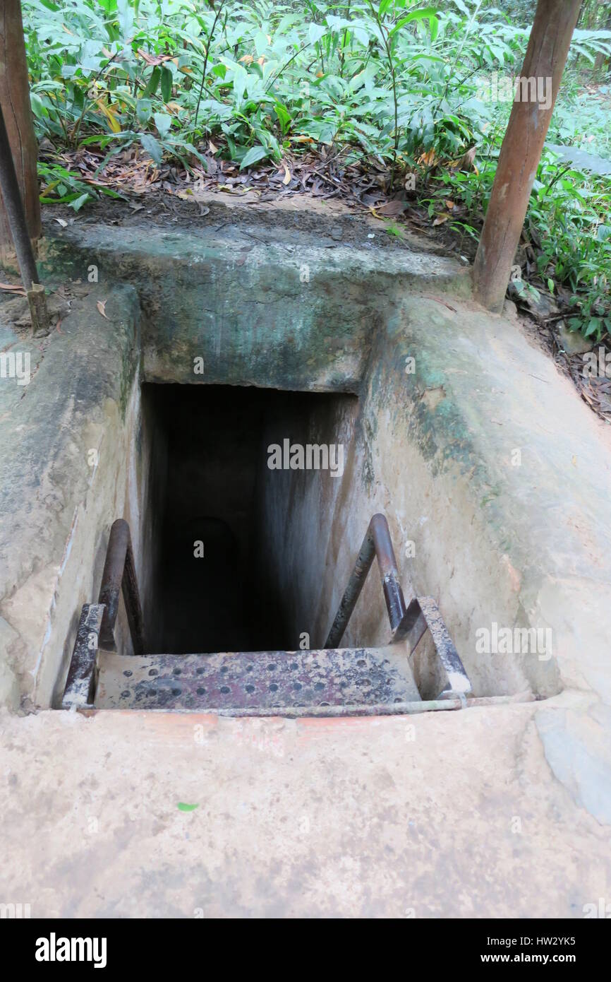 I tunnel di củ chi sono immensa rete di collegamento di gallerie sotterranee situate in củ chi distretto di Ho chi minh a Saigon, Vietnam Foto Stock