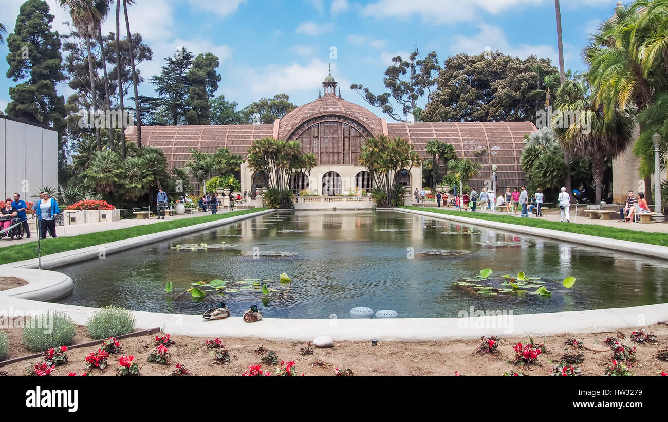 Lily Pond & Botanical Edificio, Balboa Park, San Diego, California. Foto Stock