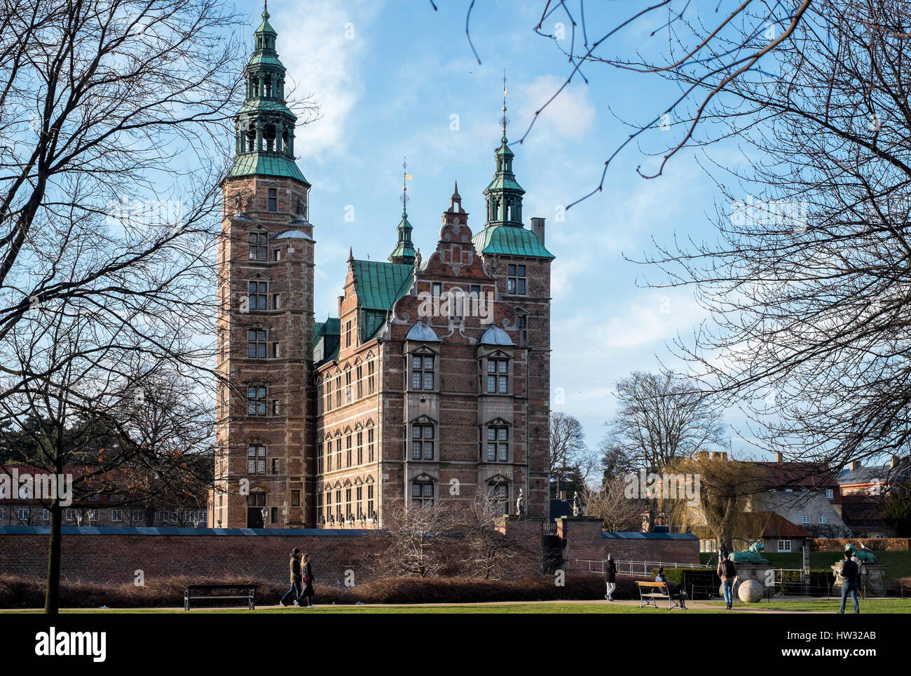 Medioevo il Castello di Rosenborg, casa di Danish Crown Jewels, contro nuvoloso cielo blu, Copenhagen, Danimarca Foto Stock