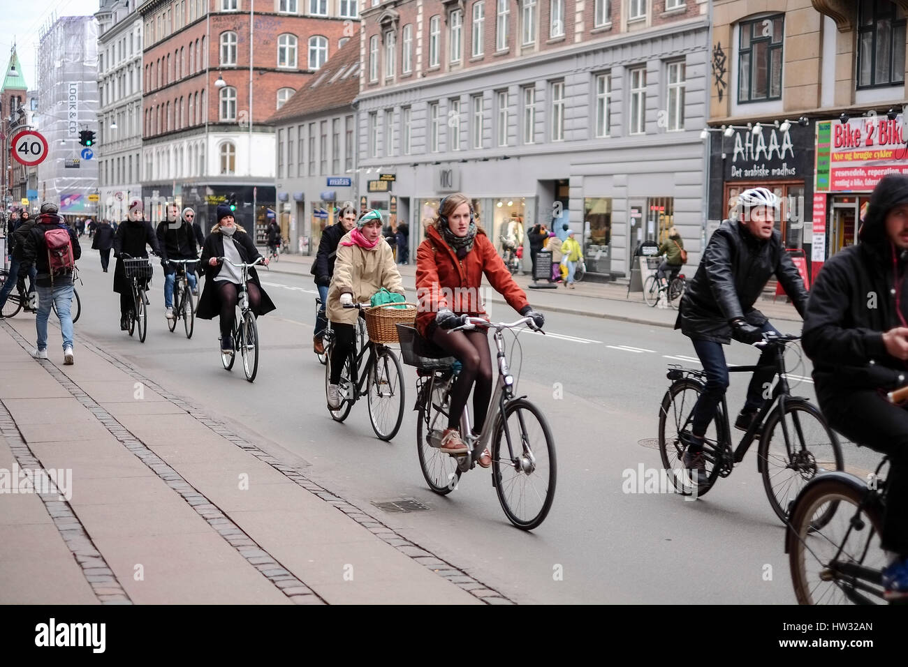 I ciclisti su Nørrebrogade, Copenhagen, Danimarca Foto Stock