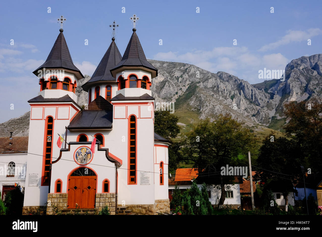 La chiesa ortodossa nella città di Rimetea, nella Contea di Alba, Transilvania, Romania, vicino al Monte Piatra Secuiului Foto Stock