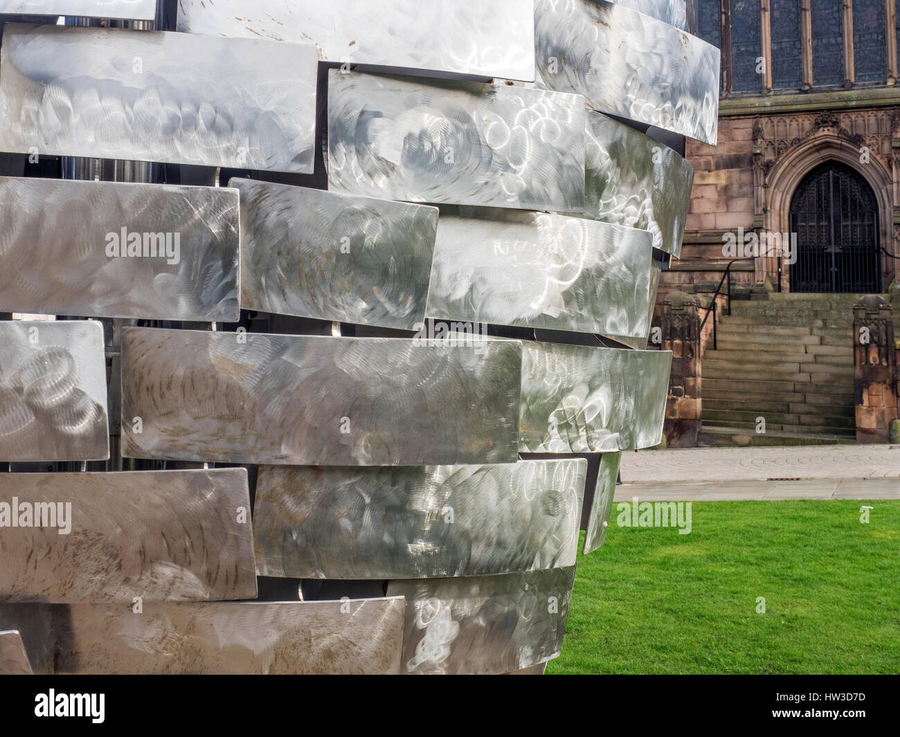 Cuore della scultura in acciaio Replica del cuore per la Yorkshire uomo di acciaio da artista Steve Mehdi in Minster Gardens Rotherham South Yorkshire Englan Foto Stock